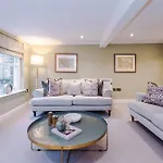 Cathedral View - Hop, Skip & Jump To The Cathedral Apartment