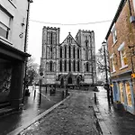 Cathedral View - Hop, Skip & Jump To The Cathedral Apartment *
