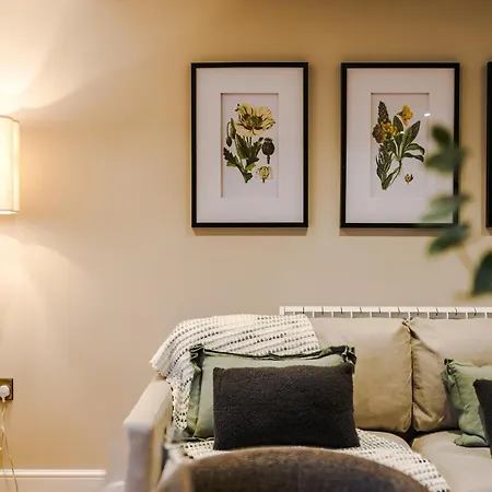 Cathedral View - Hop, Skip & Jump To The Cathedral Apartment *