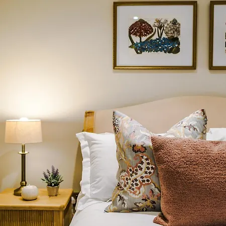 Cathedral View - Hop, Skip & Jump To The Cathedral Apartment *