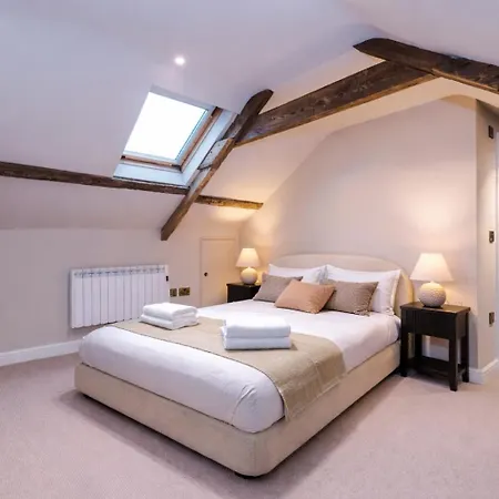 Cathedral View - Hop, Skip & Jump To The Cathedral Apartment *