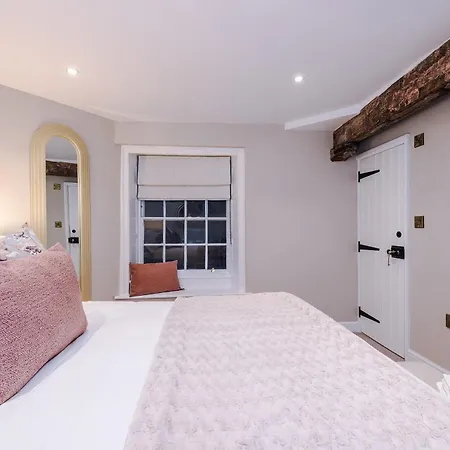 Cathedral View - Hop, Skip & Jump To The Cathedral Appartement *